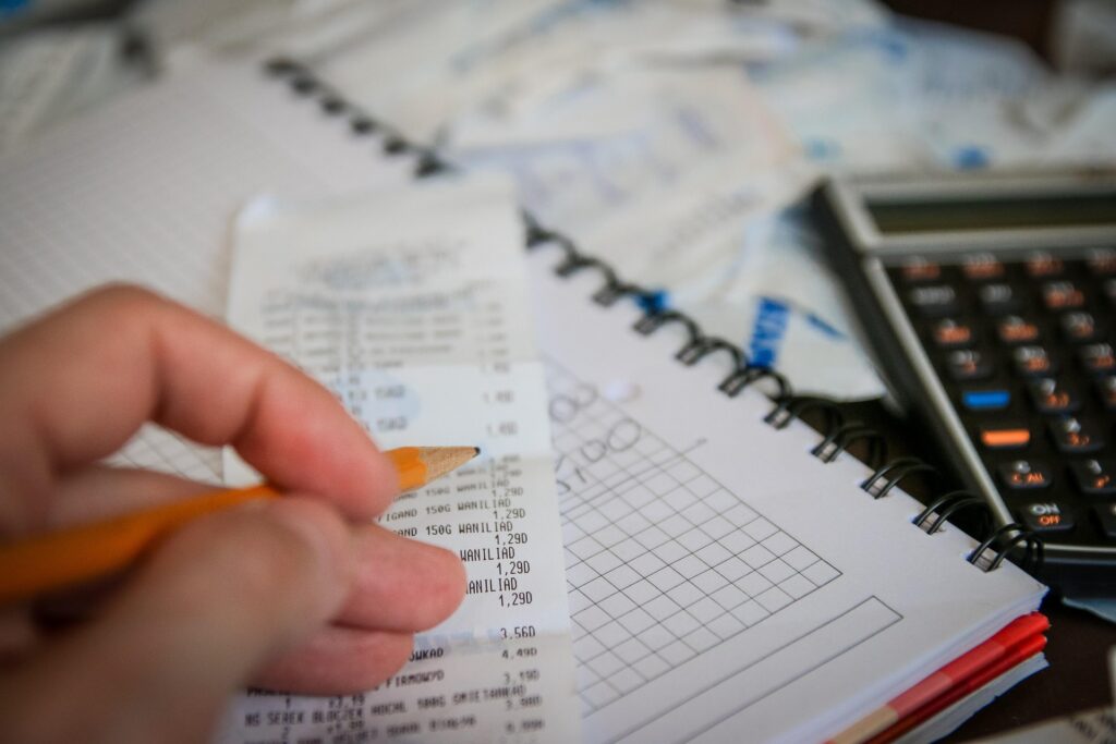 tax-refund-salary-worker.jpg